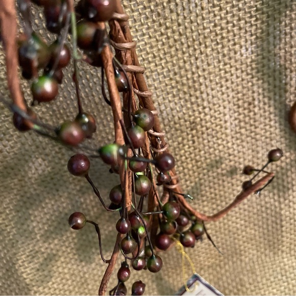 3 Garlands Primitive Berry for Farmhouse, Cottage and Rustic Mantel, set of 3 - Picture 8 of 10